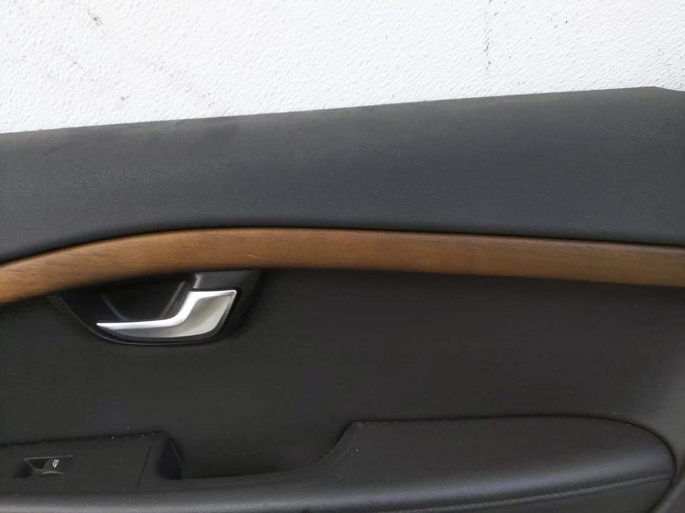 Panel de moldura interior de puerta para pasajero trasero Volvo S80 2006 - negro 39854619 Foto 3 de 4