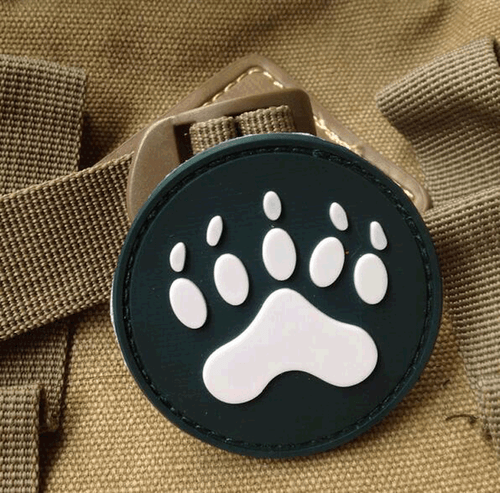 3D PVC BLACKWATER TRACKER BEAR PAW RUBBER HOOK LOOP PATCH BADGE GREEN WHITE - Picture 4 of 5