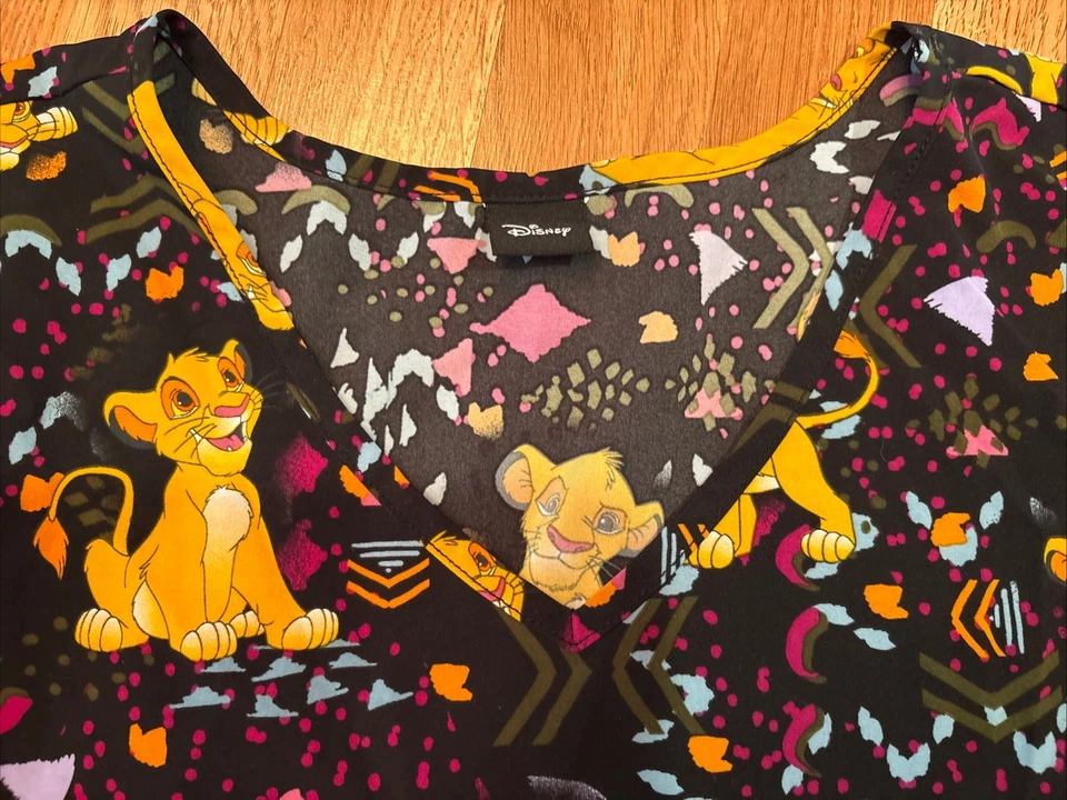 Disney Lion King Simba Women's V-Neck Short Sleeve Scrub Top Size 3X EUC! - Image 4 of 4