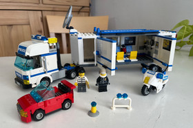 LEGO CITY: Mobile Police Unit (7288) near complete w/ instructions.  See descrip