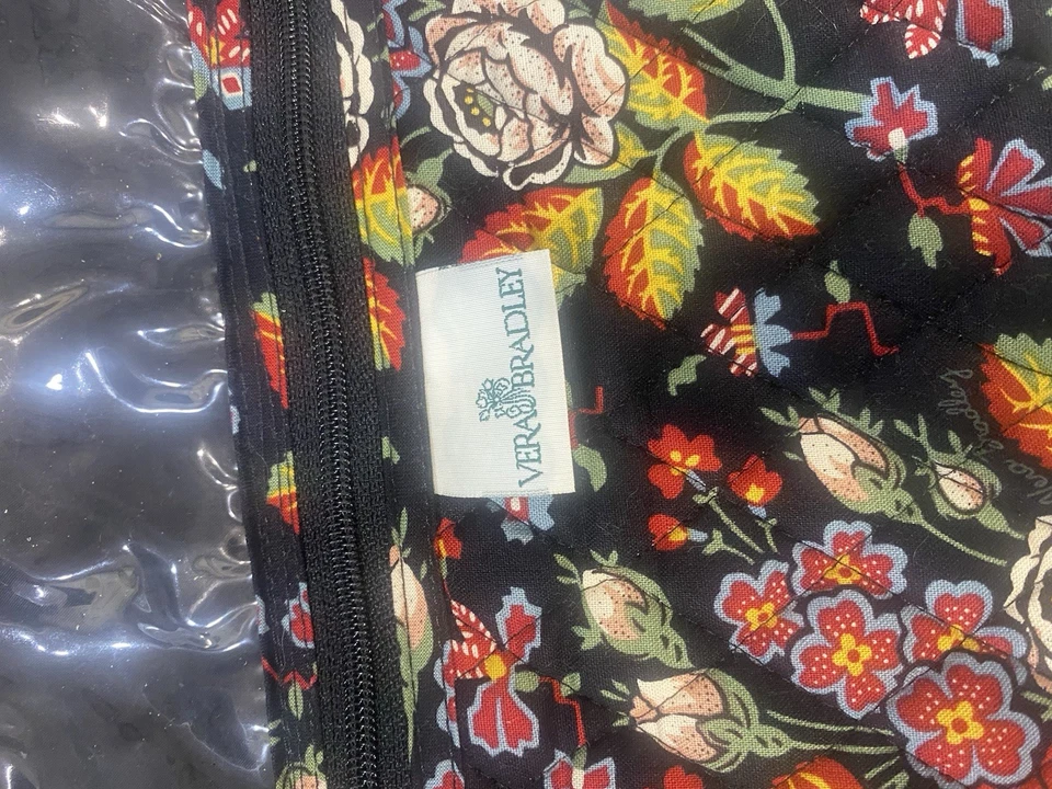 VERA BRADLEY Bolsa de viaje grande de cachemira para artículos de tocador cosméticos 3 bolsas Foto 2 de 4