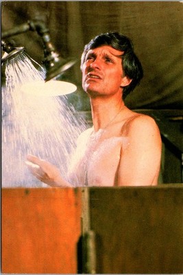M*A*S*H Alan Alda as Hawkeye Shower Scene Continental Postcard A705