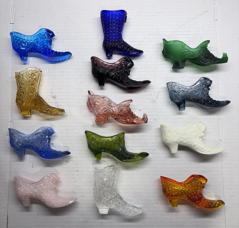 Lot of 13 Glass Slippers / Boots mix of Fenton, Mosser, Daisy And Button, & More