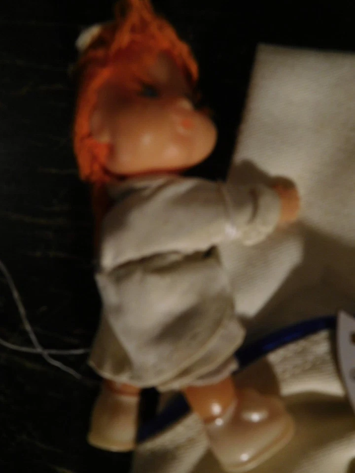 9 prendedores vintage incluidos. Medalla pistola de mano Colt en un fotógrafo Sous, sombrero FLA con muñeca Foto 4 de 4