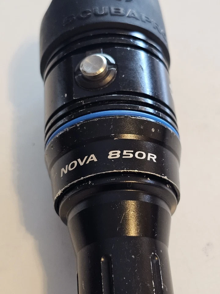 Lampe de plongée large Scubapro Nova 850R Vendu Dans L'état - Photo 4/4