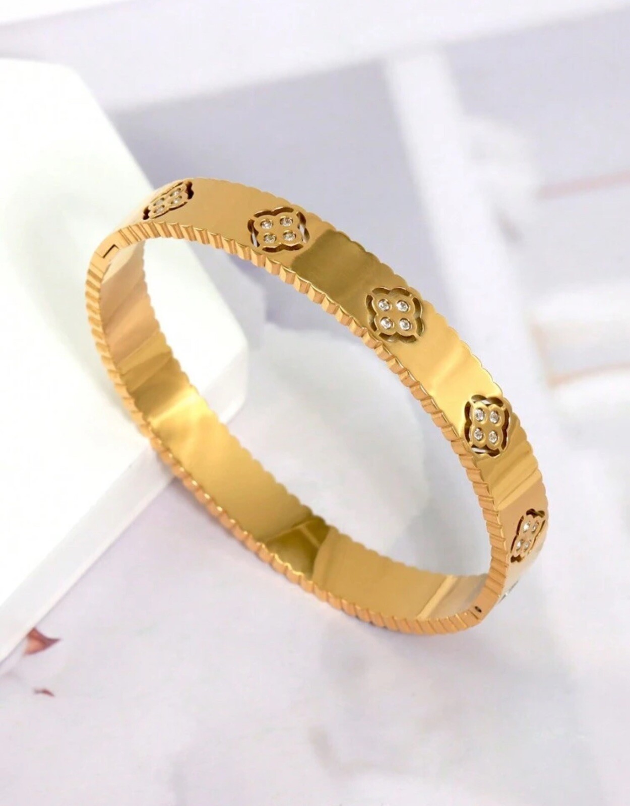 Bracelet trèfles en acier inoxydable femme avec zircon, bijou jonc doré tendance