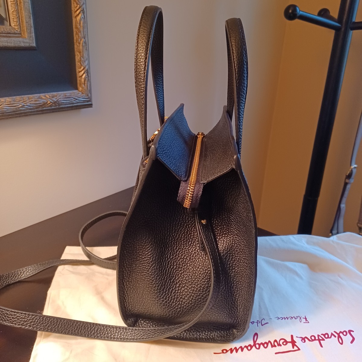 【SALVATORE FERRAGAMO】AMY HANDBAG NWOT Salvatore Ferragamo Amy Tote Pebbled Leather Small