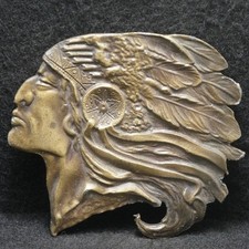 XB17128 NOS VINTAGE 1970s INDIAN CHIED W/ FULL HEADDRESS ARTWORK BELT BUCKLE