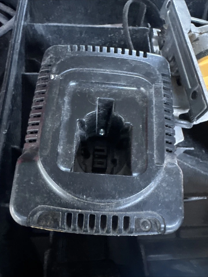 Dewalt 18 Volt Cordless Variable Speed Jig Saw DW933  - Image 2 of 4