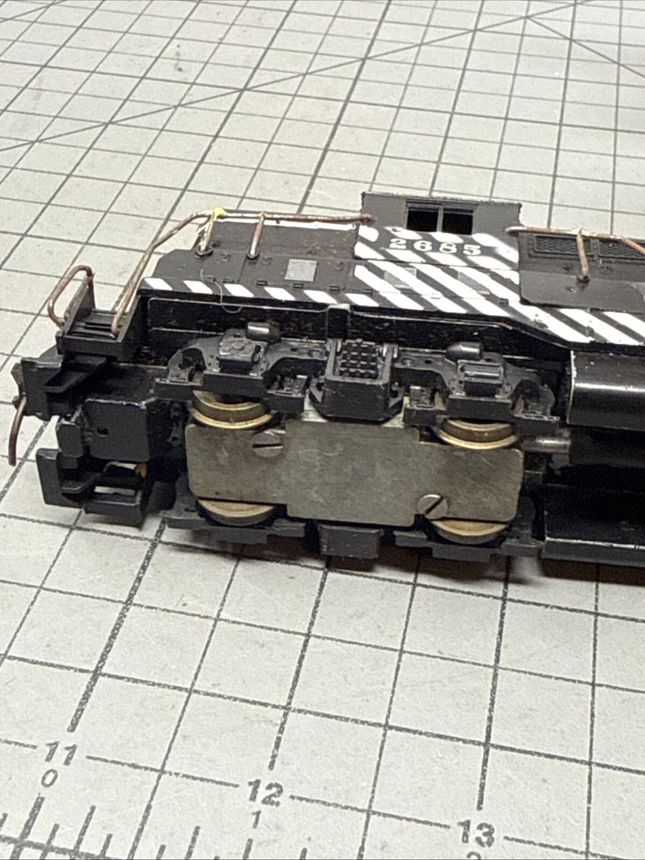 Santa Fe ATSF 2685 Engine Train Black HO Scale Worm Drive