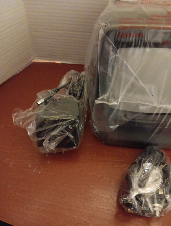 GPX Portable 5” Black & White 3 Way Power Television TV & Radio TVP7 New Read - Image 3 of 4