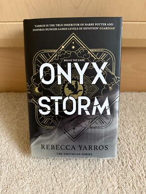 Onyx Storm Sprayed Edges Waterstones Exclusive Special Edition: Rebecca Yarros  