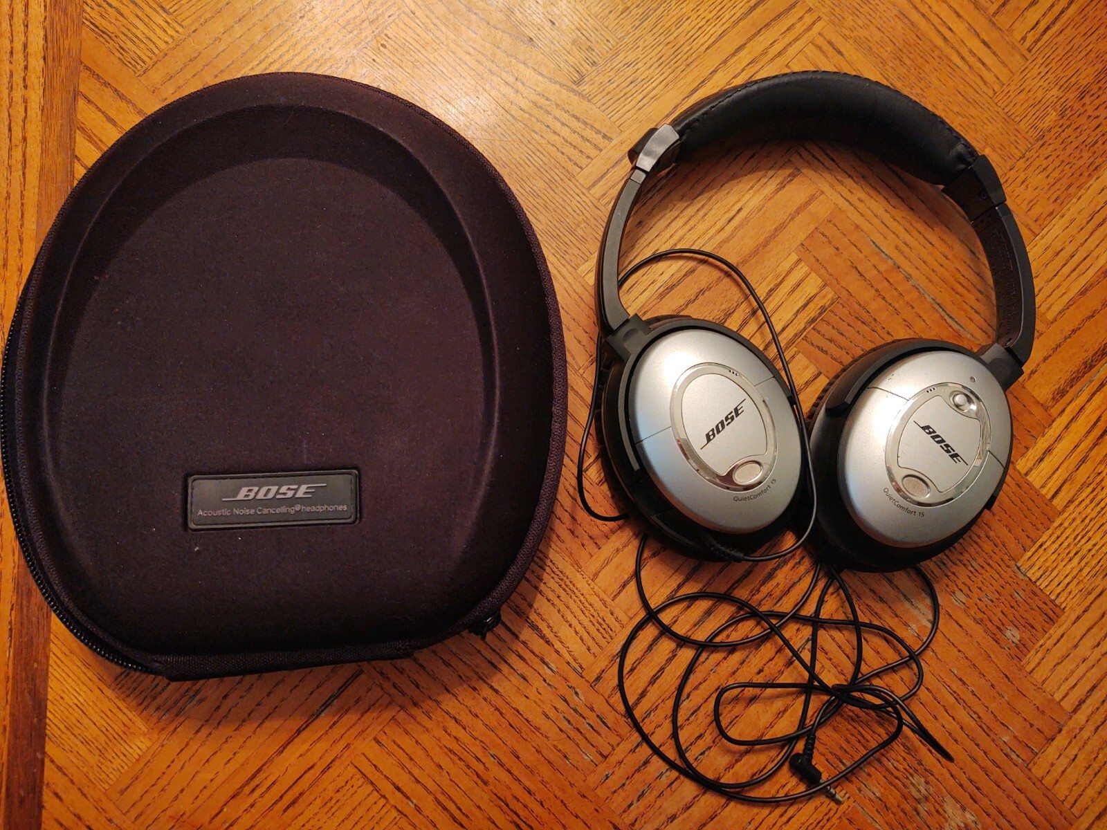 BOSE Acoustic Noise Canceling QUIET COMFORT 15 Over-The-Ear Headphones w/Case-image