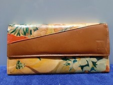 Tan Faux Leather Floral Trifold Card Organizer Wallet Coin Purse