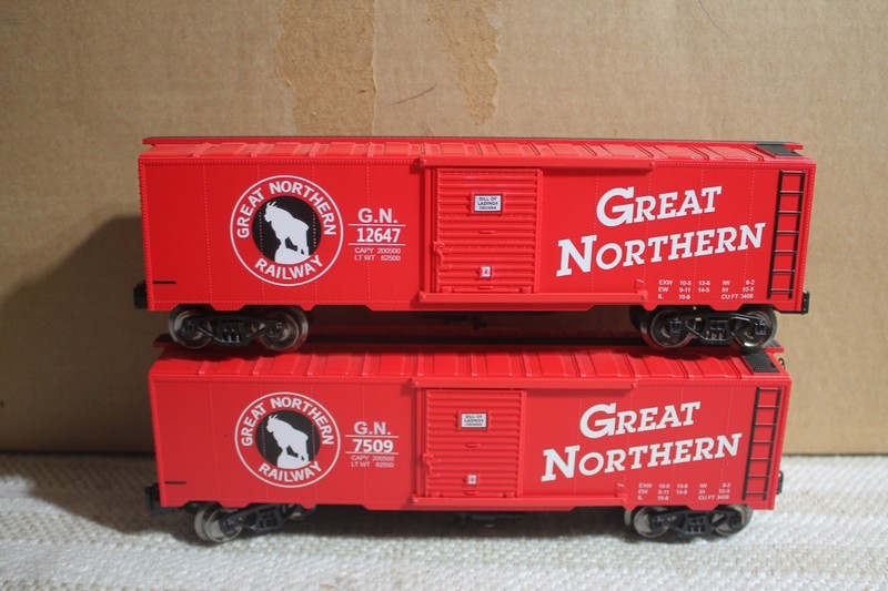 Lot of 2 Menards o gauge red Great Northern box cars.    Excellent!