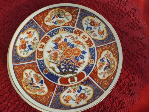 Antique Japanese Imari Plate, Decorative Wall Plates. 2 in set. Red and Blue. - Picture 12 of 13