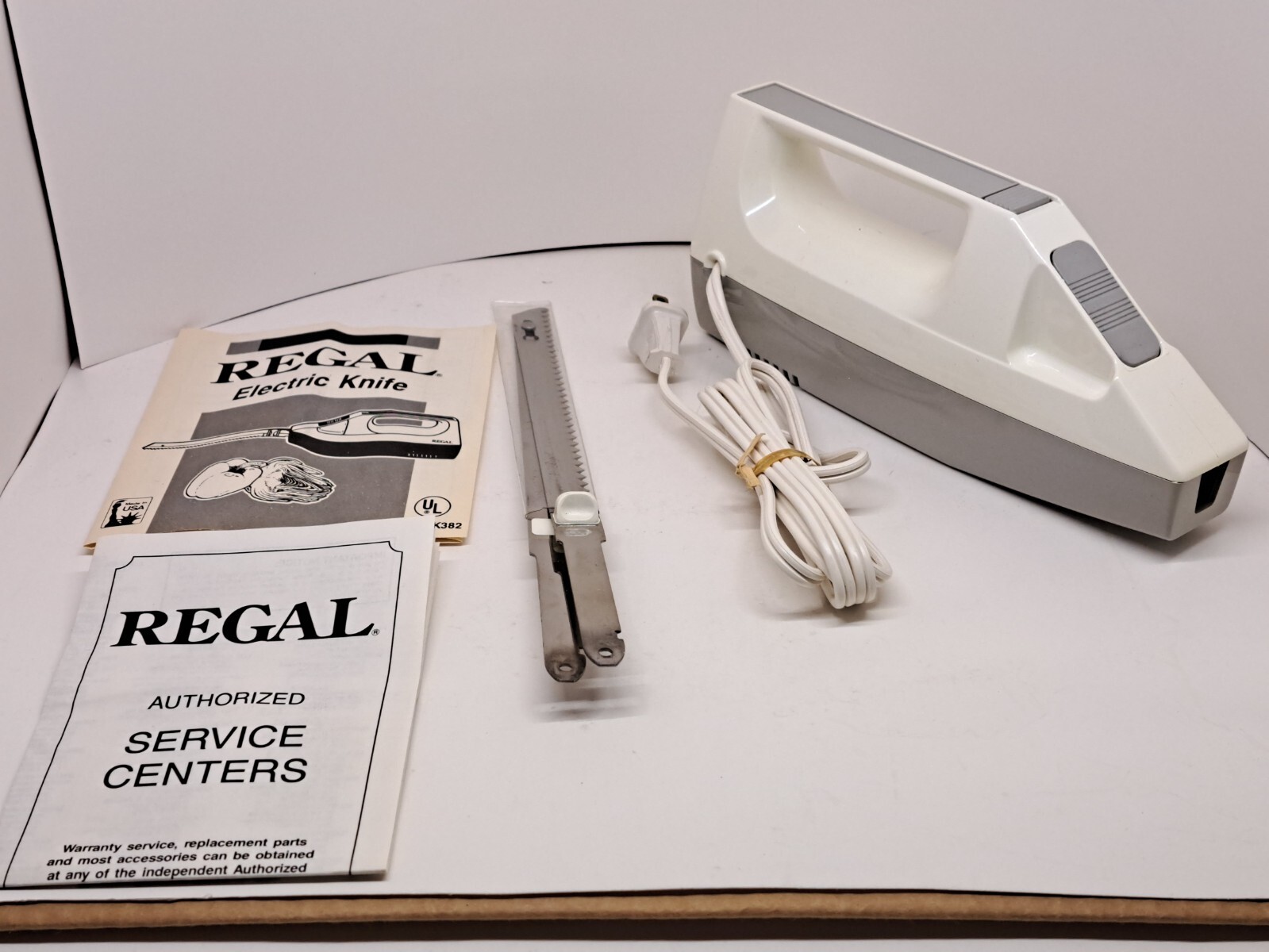 VTG Regal Electric Knife K382GY Serrated Steel Blades USA Original Box