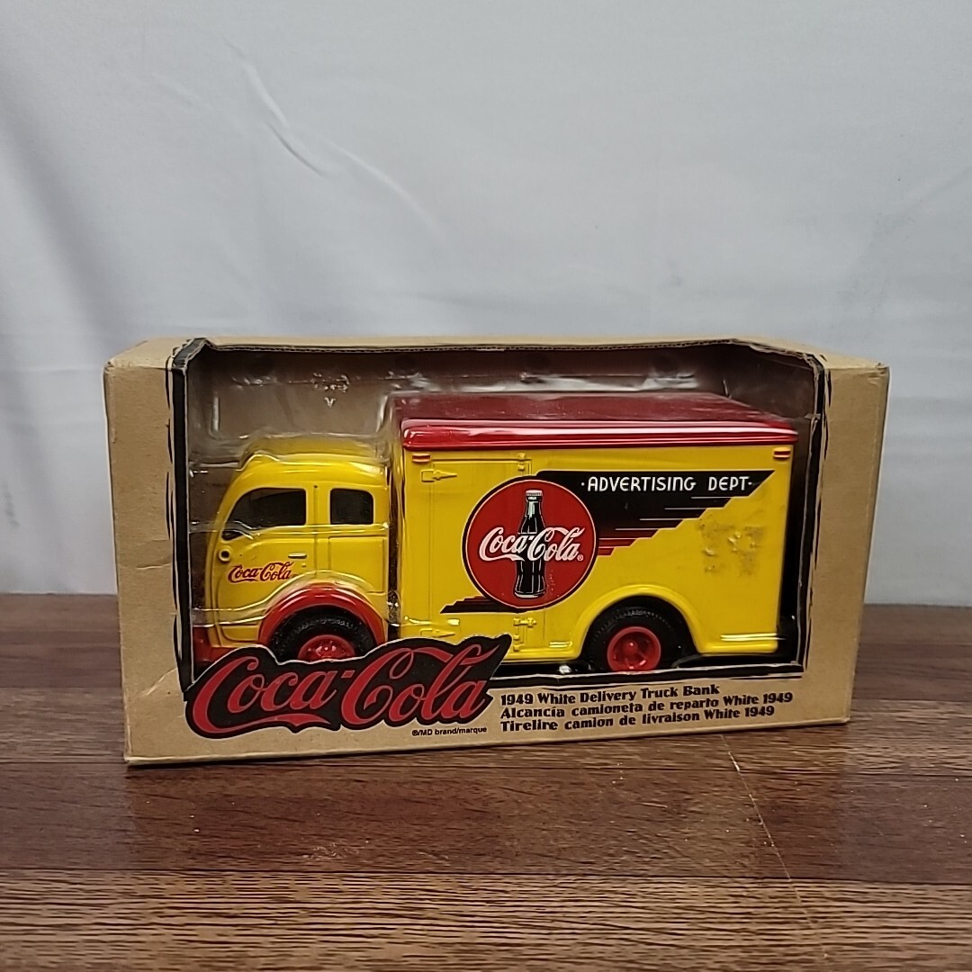 1999 Ertl Coca-Cola Diecast Metal 1949 White Delivery Truck Bank