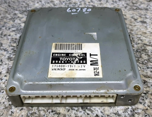 Toyota Land Cruiser 89661-60780 1KZ-TE M/T Ecu Ecm oem jdm used - Picture 2 of 8