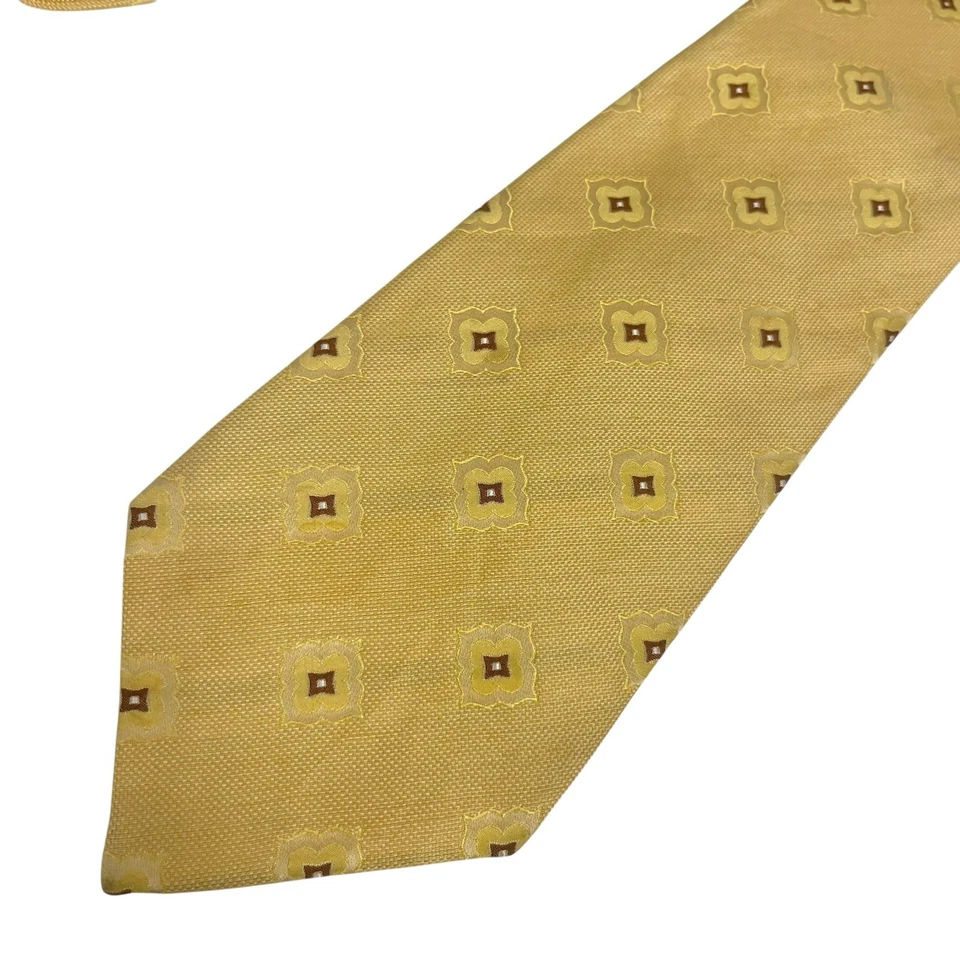 Corbata para hombre Kiton Napoli geométrica amarilla 100 % seda satinada 3,75" (W) x 60" (L) guc Foto 3 de 4