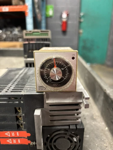 Omron E5C2 R20J Temperature Controller 0-300 degrees C 100-250VAC USED