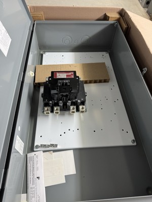 SQUARE D 8903SVG3V02 4 POLE 200 AMP CONTACTOR IN NEMA 1 ENCLOSURE 120V COIL NEW