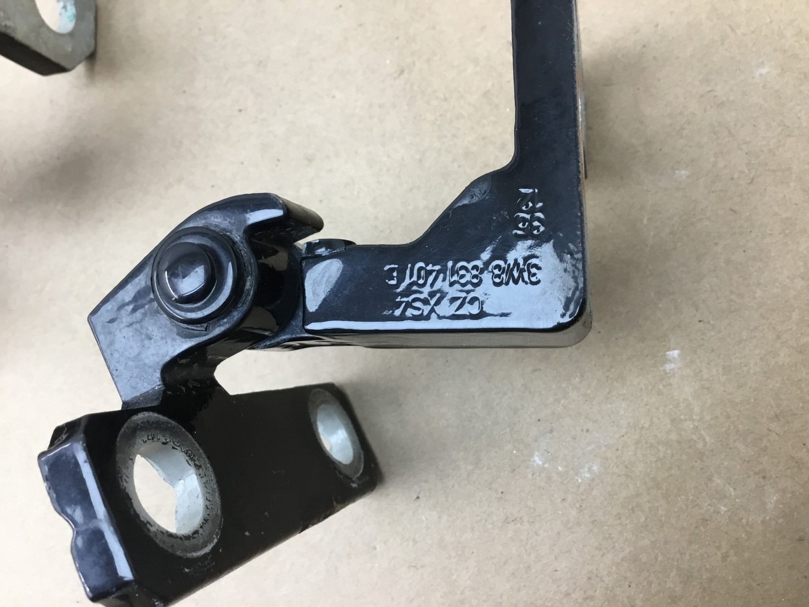 Bentley Continental GT 2013 Left Door Upper Lower Hinges Set Pair 11-18 ;:O