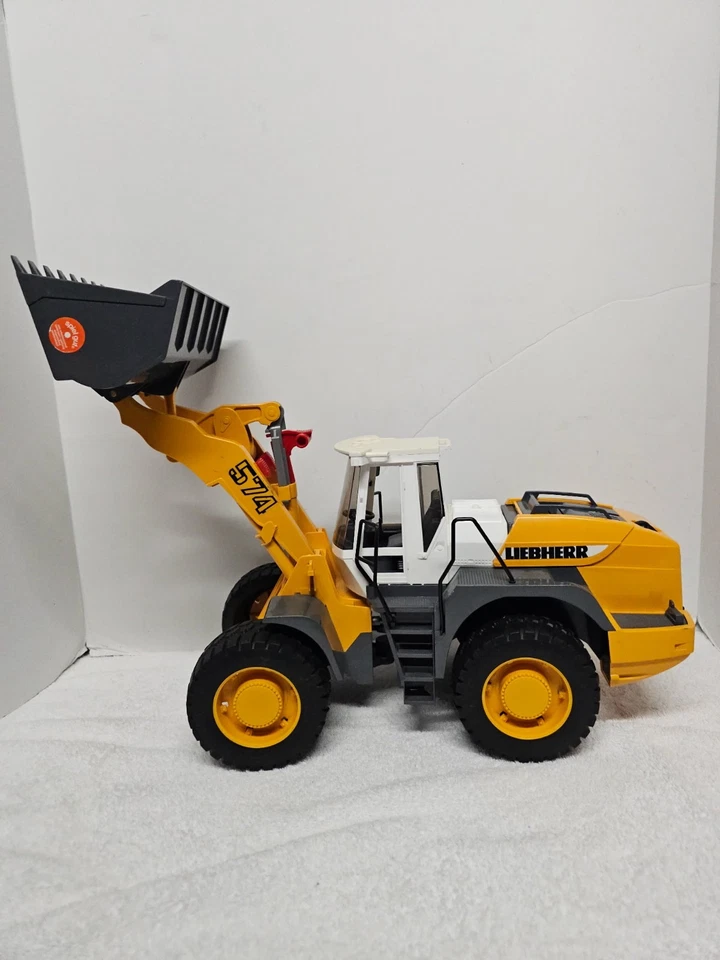 Bruder 02430 Liebherr Articulated Road Loader L 574 Toy Vehicle - Image 3 of 4