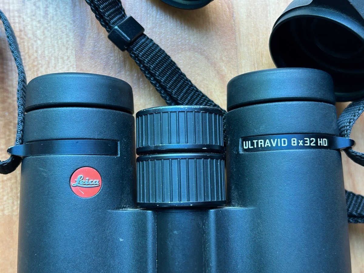 Leica Ultravid HD 8x32 Binoculars Neckstrap Lens Caps - Excellent