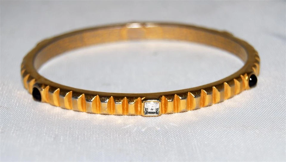 Brazalete brazalete Carolee de diamantes de imitación blancos y vidrio negro en tono dorado ovalado Foto 4 de 4