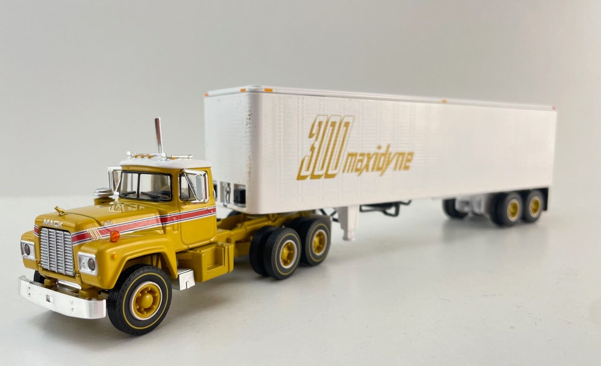 ダイキャストプロモーション　Mack R Model Mack R Model Black & Red Dump Truck Diecast - Mack Trucks