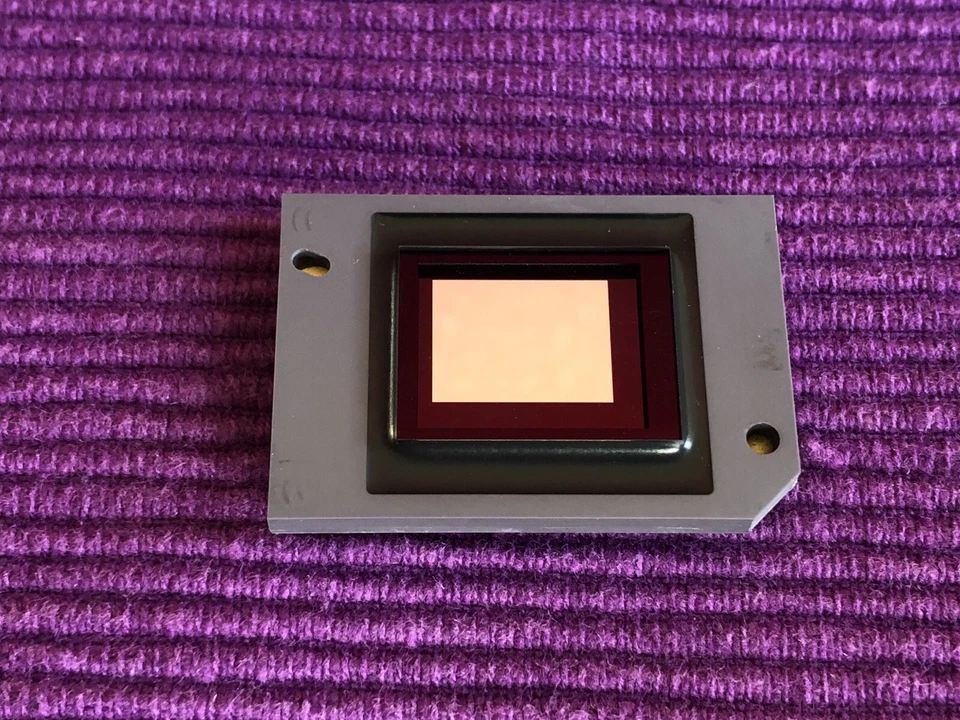 DMD / DLP Chip 1024x768 : 1076-6439B 1076-6038B 1076-6039B 1076-6139B 1076-6339B - Image 2 of 4