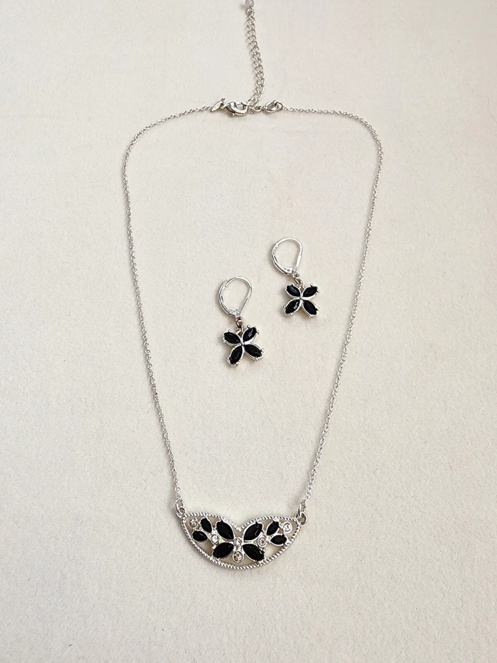 Новый NRT подписанный бабочка черный камень и серебряная пластина ожерелье и серьги комплект коробка - Изображение 3 из 4