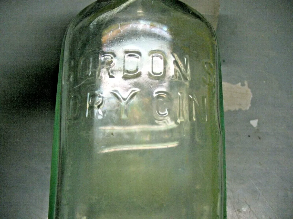 Gordon's London Dry Gin Round Victory Bottle 94.4 Proof 1945