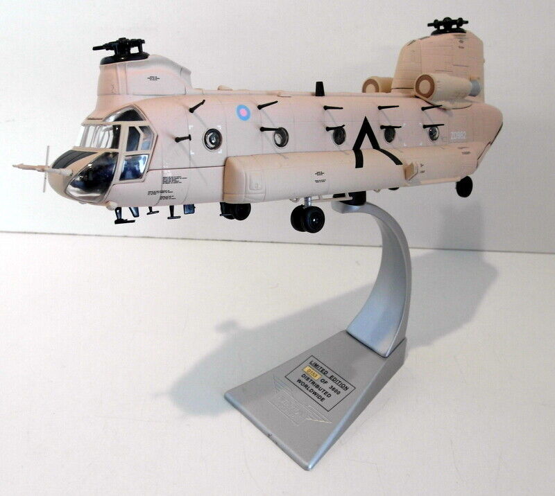 Corgi 1/72 AA34204 Boeing Vertol Chinook HC.1 RAF Gulf war Corgi 1/72 AA34204 Boeing Vertol Chinook HC.1 RAF Gulf war
