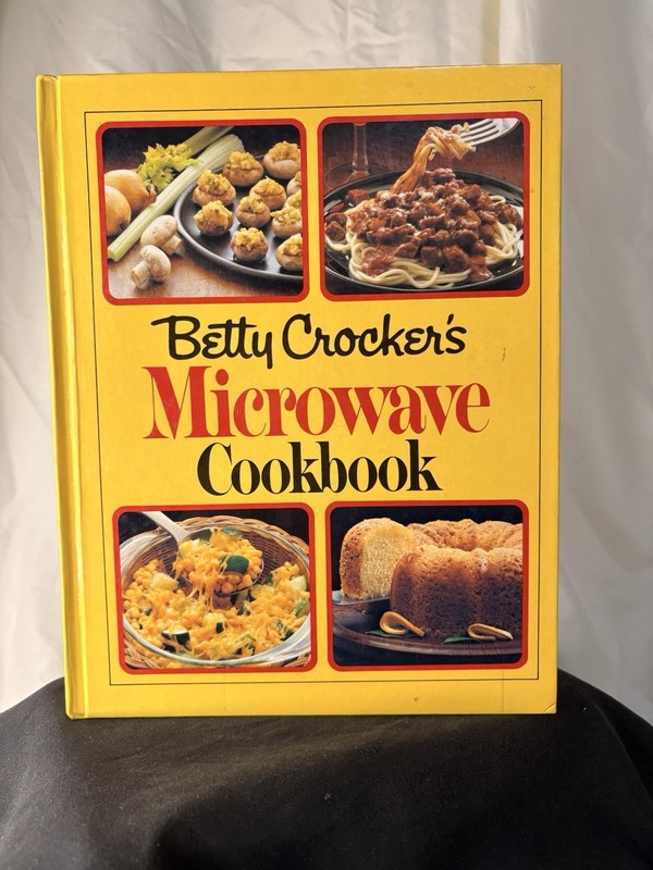 Vintage Betty Crocker Microwave Cookbook Hardcover 1981 Recipes Guide Original