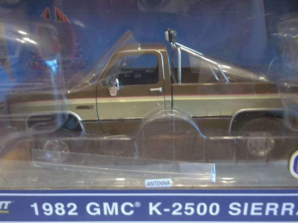 Greenlight 13560 - THE FALL GUY TRUCK - 1982 GMC K-2500  - 1/18 Scale NEW - Image 3 of 4