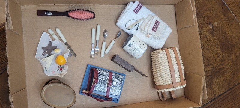 Pleasant Company American Girl Samantha accessories basket toiletries picnic lot