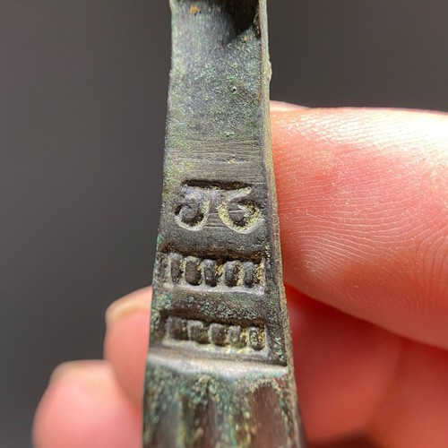 C03 Ancient Bronze Belt Buckle of Spring and autumn (Eastern Zhou) Period 西周带钩 - Picture 7 of 11