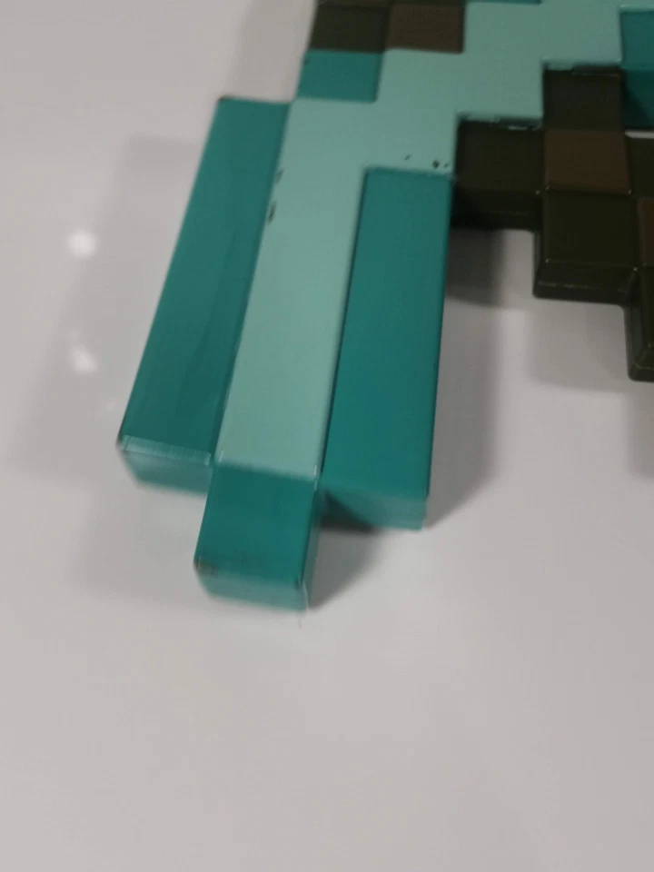 Minecraft Diamond Plastic Pickaxe 40cm Mojang Official Merchandise. - Image 4 of 4