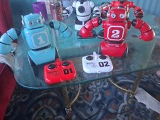 Rock Em Sock Em Copy Robot Knockout RC Remote-Controlled Boxing Set Pow The Hero