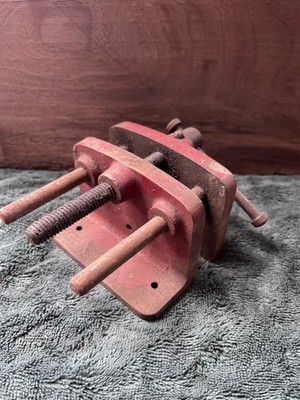 VINTAGE HOLZBEARBEITUNGSSCHRAUBSTOCK - British Made, rot, Metall; ANTIKES Werkstattwerkzeug