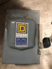SQUARE D 30 AMP, 240 VOLT 2 POLE FUSIBLE SAFETY SWITCH B2D 