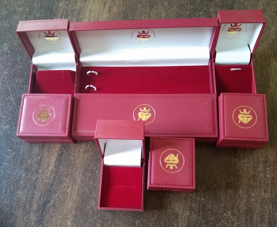 Colgante con nombre personalizado de oro amarillo real de 10 k probador de diamantes de moissanita real aprobado Foto 4 de 4