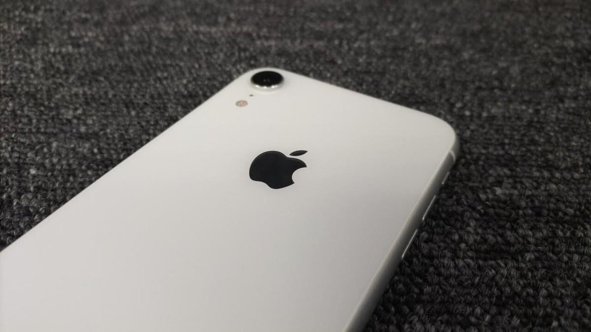 APPLE Model number: MT0J2J/A iPhone XR Smartphone White