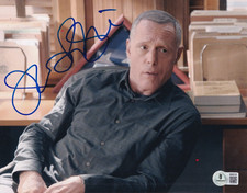 JASON BEGHE signed (CHICAGO P.D.) Hank Voight 8X10 photo BECKETT BAS BW52140