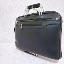 TUMI Arrive Portafoglio in Pelle Pelle di Vitello Nero 11,4 pollici x 15,4 pollici x 1,6 pollici