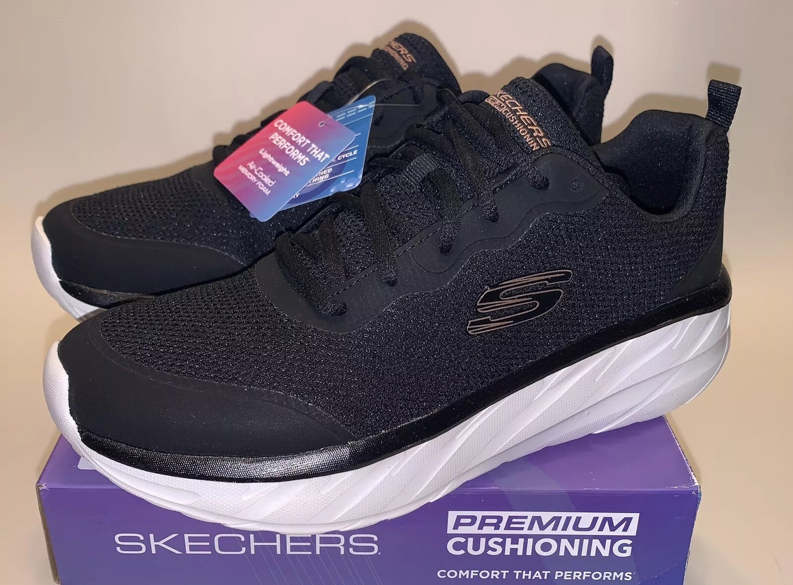 Skechers Womens D'Lux Ultra Premium Cushion Sneaker Size 6.5 New In Box