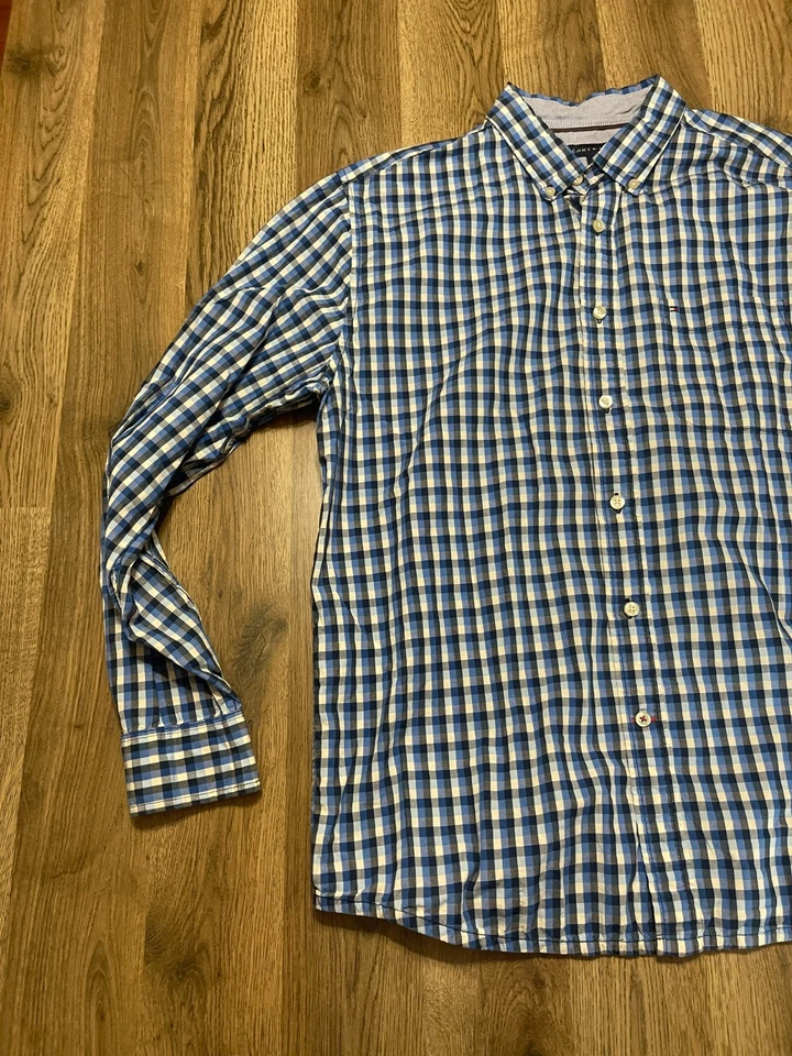 Camisa Tommy Hilfiger, Masculina Tamanho Grande, Preta Azul Xadrez Ajuste Clássico Botão para Baixo - Imagem 3 de 4