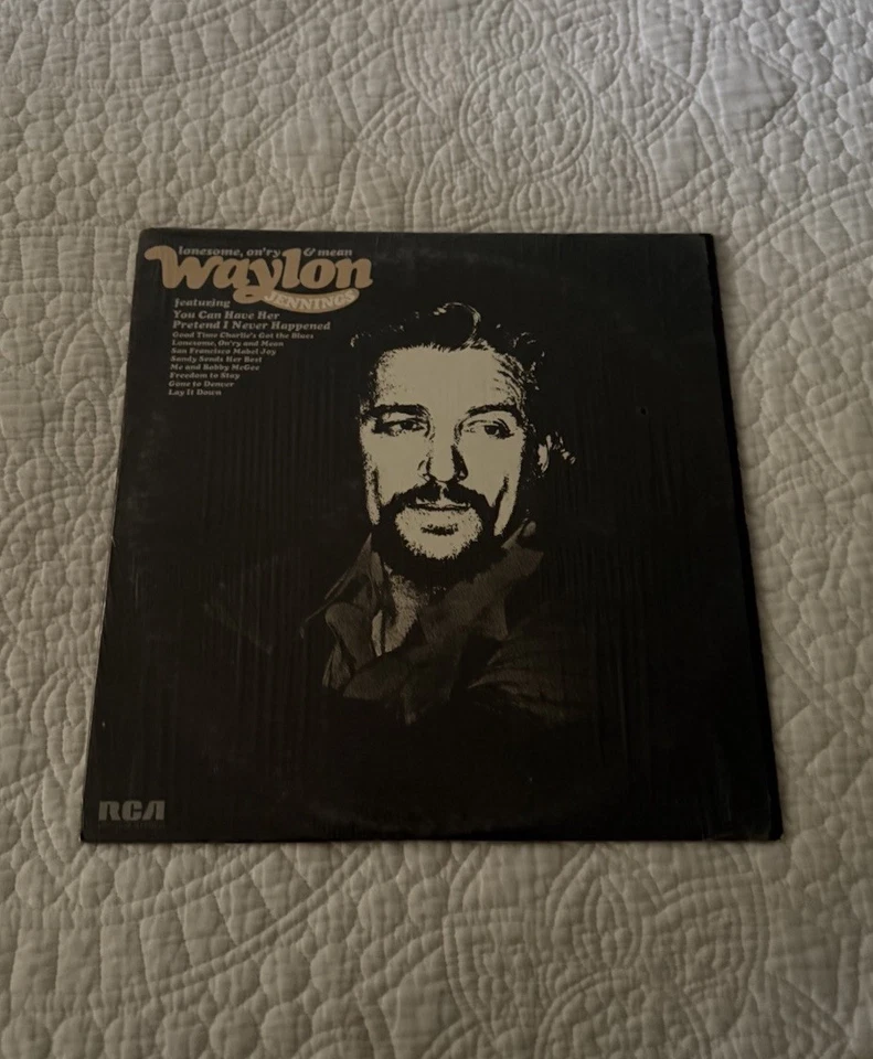 Waylon Jennings Vinyl Record Lonesome, On'ry & Mean LP by 1976 RCA Victor - Image 3 of 4